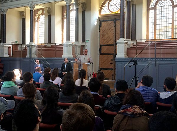 Yunus Encourages Oxford Youth to imagine a new world and make it happen